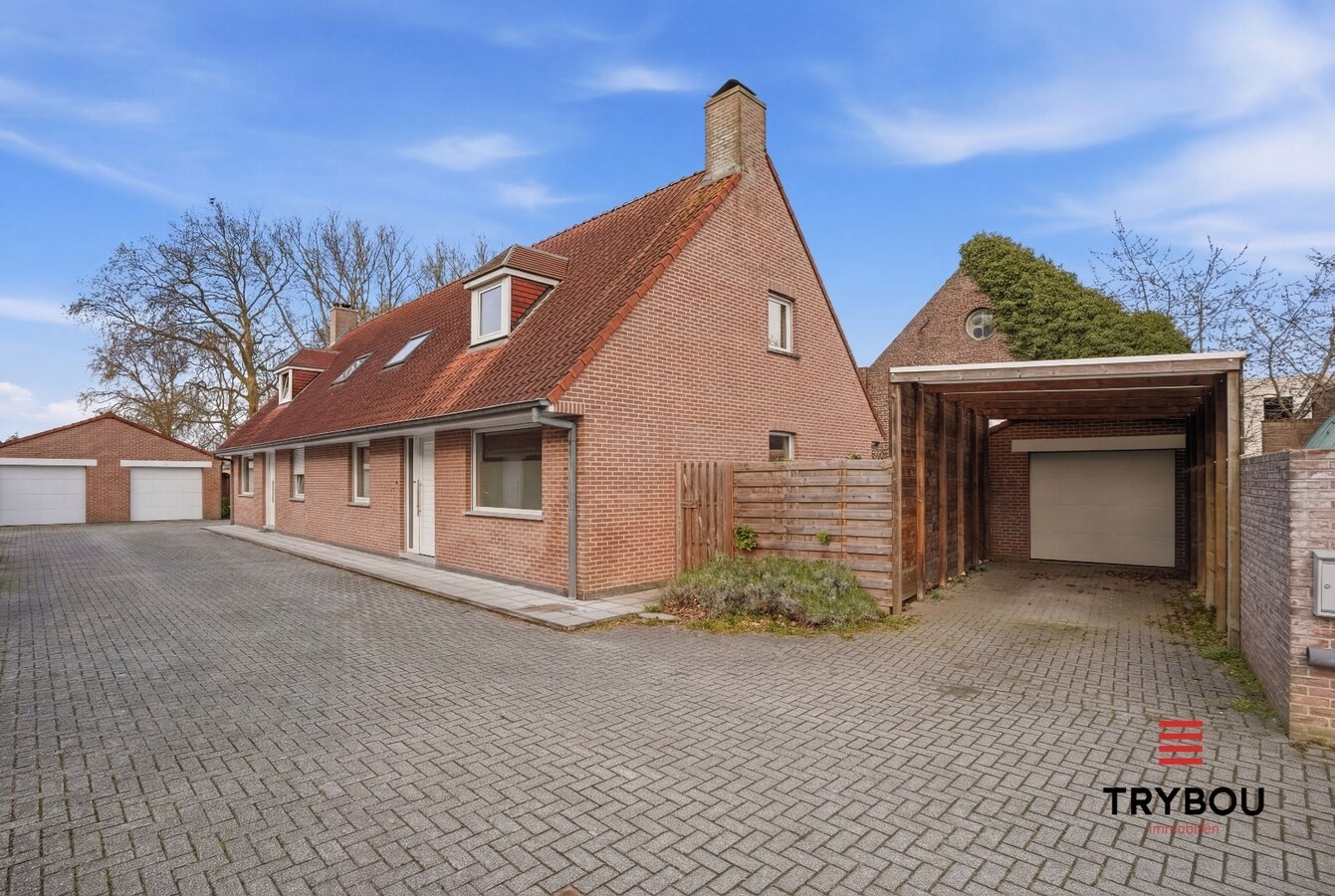 Halfopen bebouwing met 4 slaapkamers in Poelkapelle! 