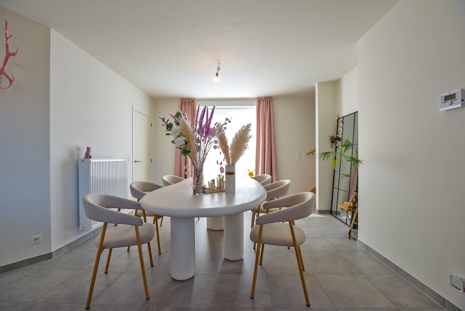 Prachtig afgewerkte zeer lichtrijke nieuwbouwwoning te Ramskapelle (Nieuwpoort). 