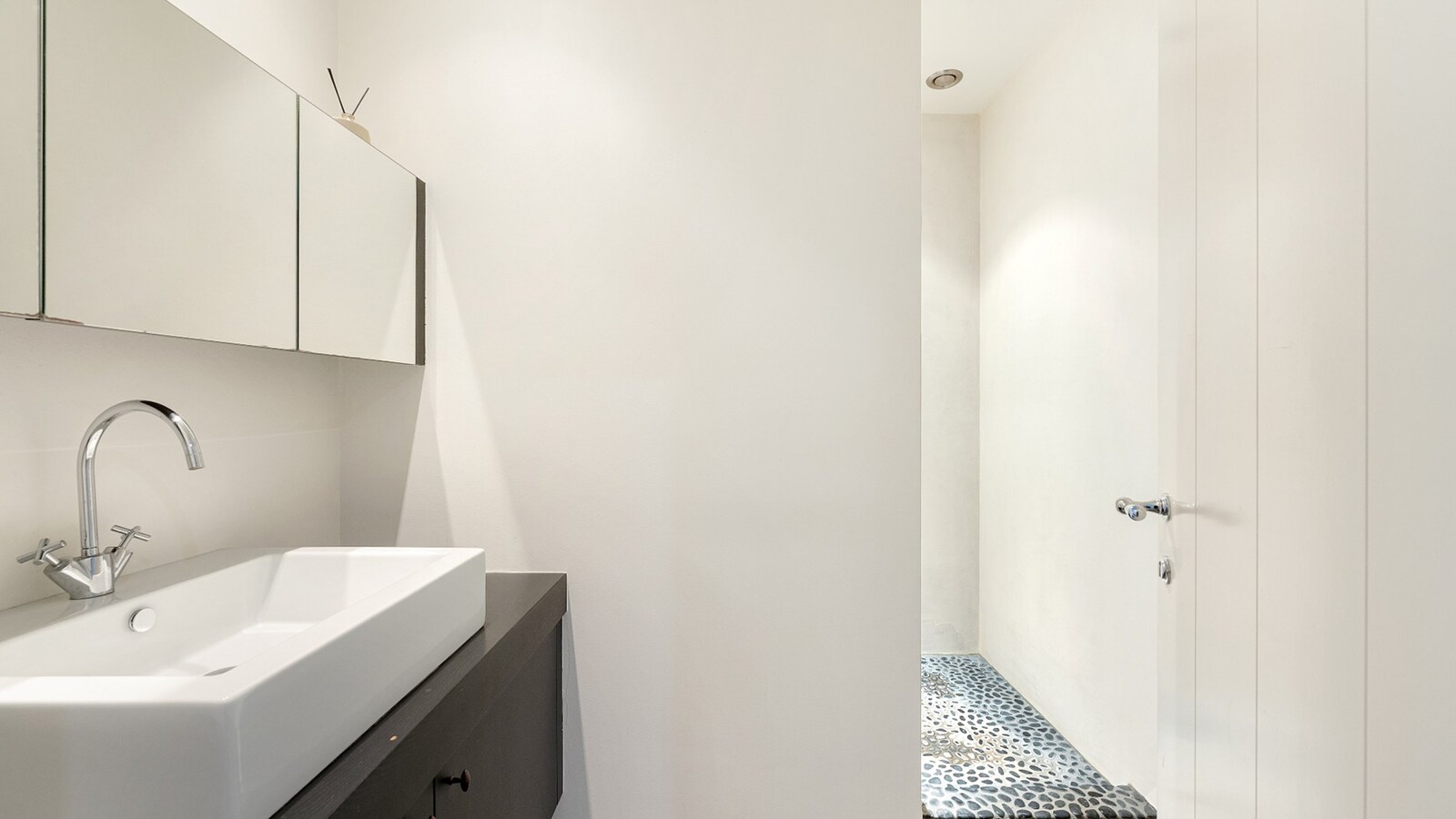 Instapklare en energiezuinige statige woning met tuin in rustige woonwijk te Knokke-Heist 