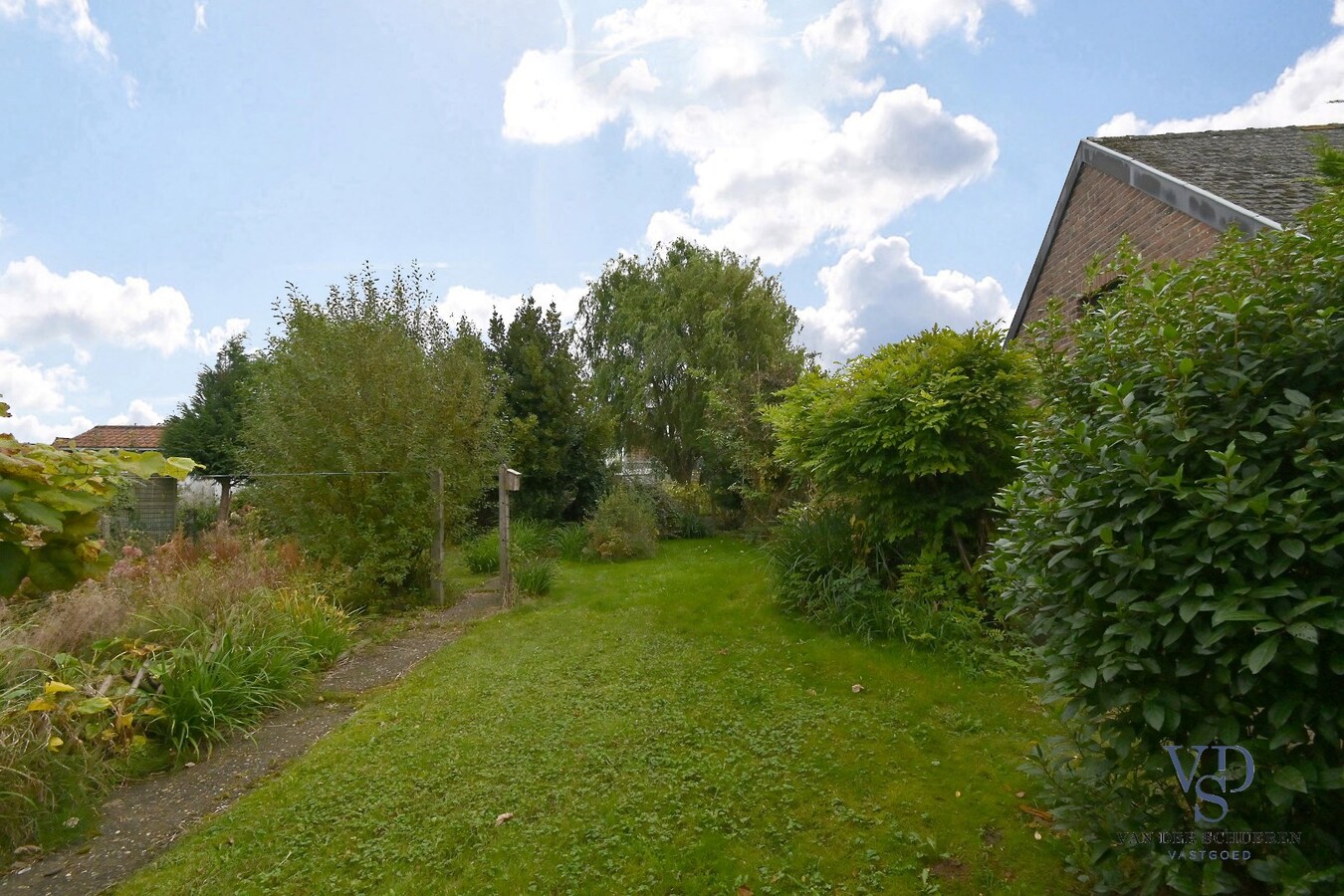 Ruime bungalowwoning met tuin en garage 