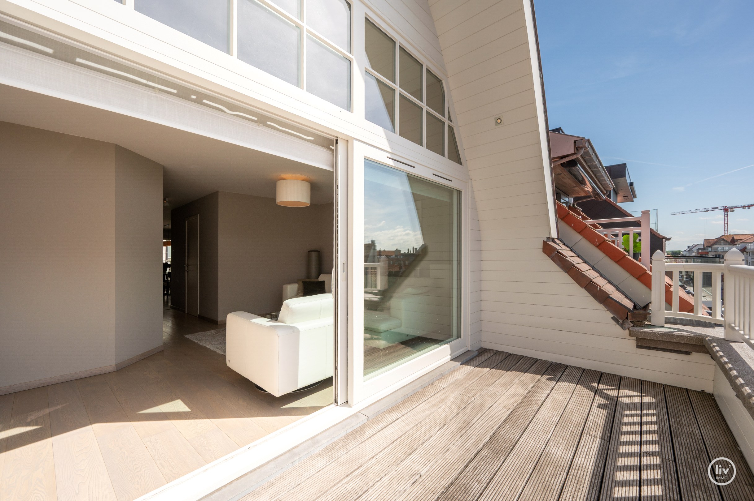 Appartement en duplex ensoleillé et spacieux avec terrasse orientée plein sud situé dans la Zoutelaan à Knokke. 