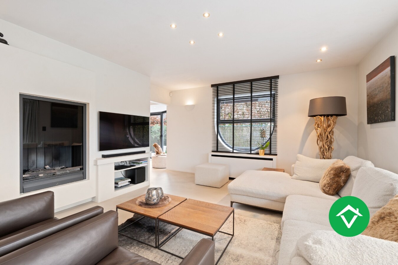 Stijlvolle alleenstaande villa met luxueus interieur en vier slaapkamers te Roeselare 