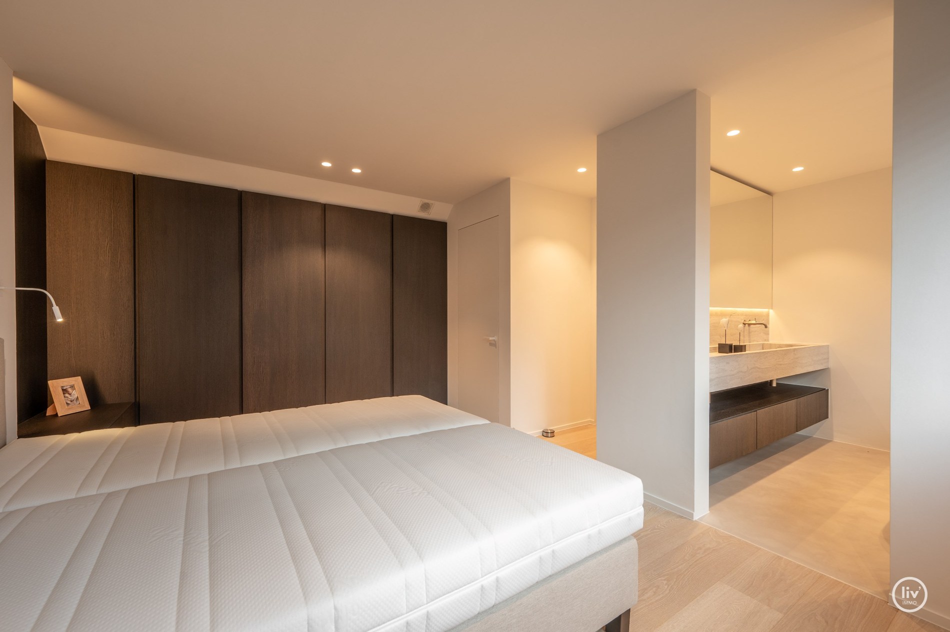 Superbe villa charmante, entièrement rénovée et joliment située dans un quartier résidentiel calme à proximité du centre de Knokke. 