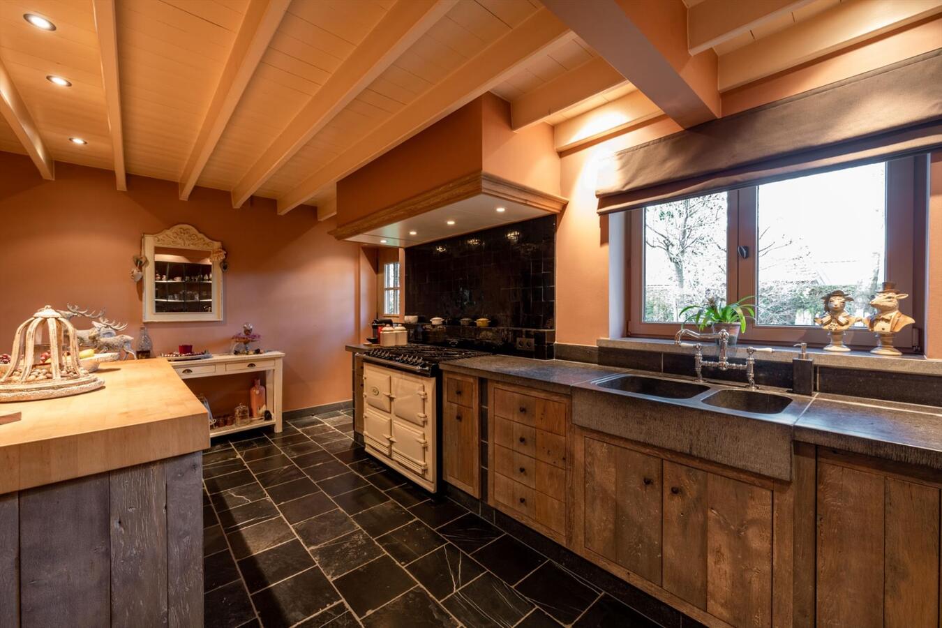 Idyllisch landhuis gelegen op 8330 m² te Ruiselede 