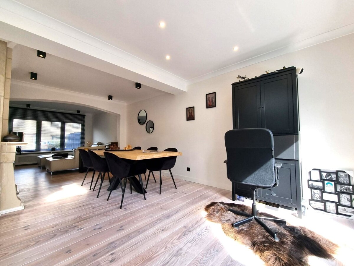 Zeer aangename woning met dubbele parking en mooi terras te Heist 