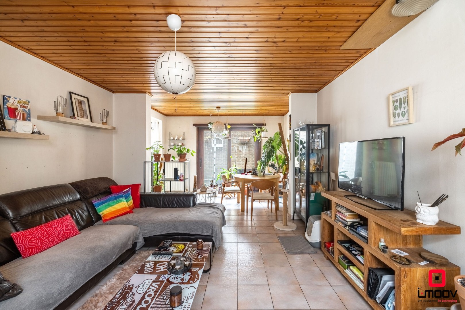 Karaktervolle stadswoning met uitzonderlijke breedte en garage in hartje Gent 