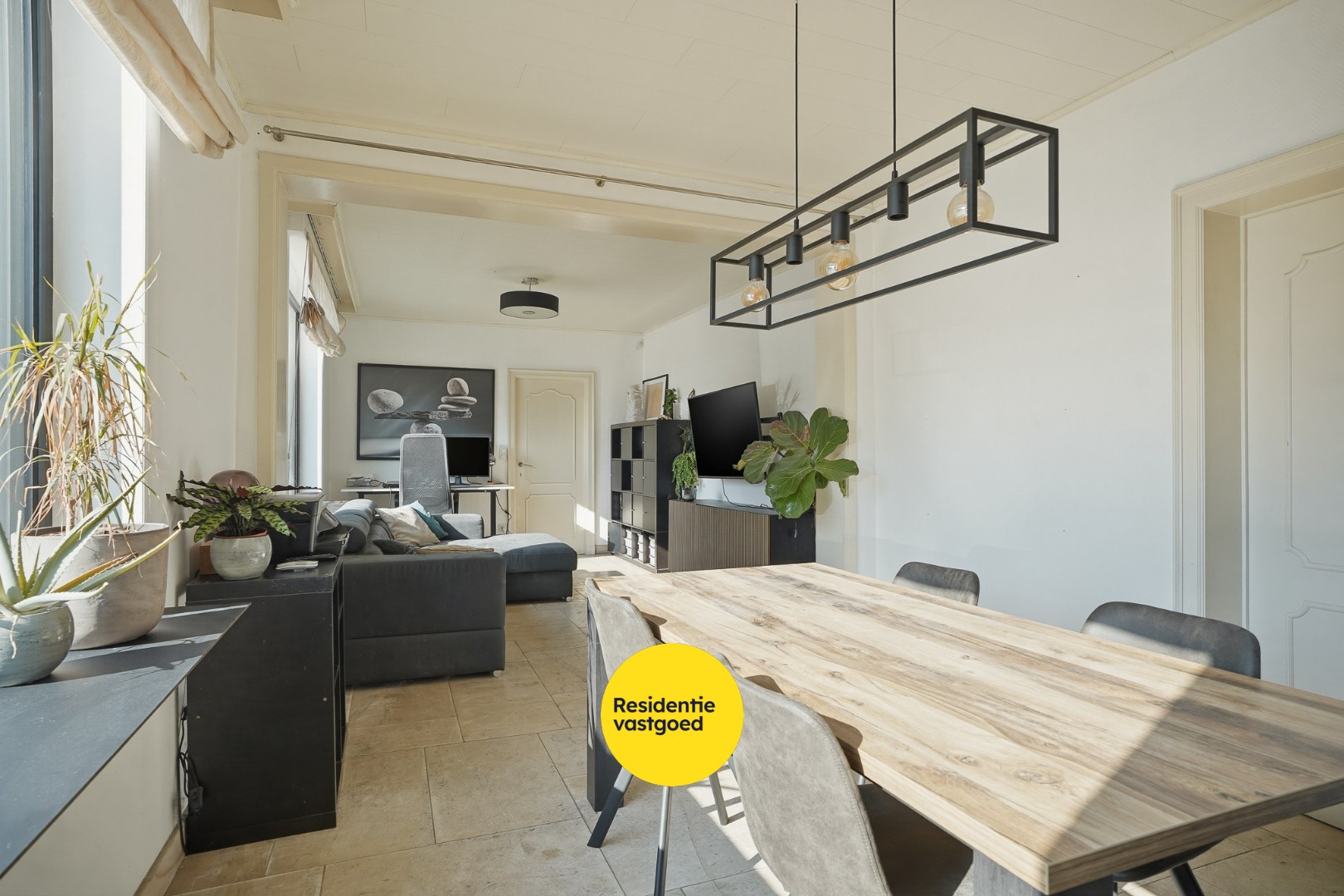 Ruime hoekwoning in het centrum van Eernegem 