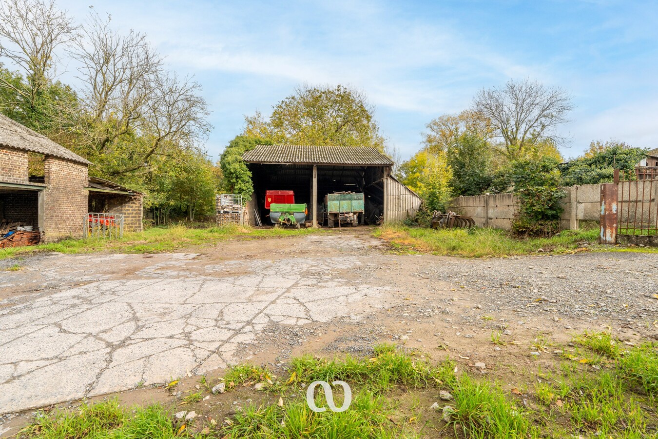 Pastorijwoning met tal van bijgebouwen 