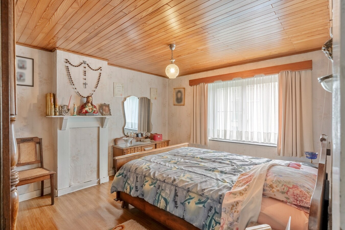 Te renoveren woning met 3 slaapkamers en grote tuin. 