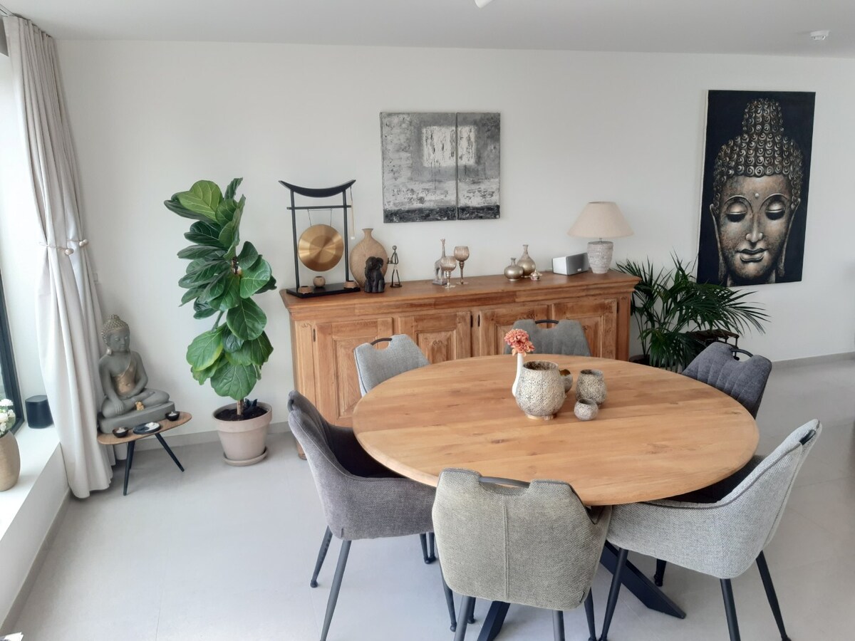 Ruim, energiezuinig 3- slaapkamer appartement. 