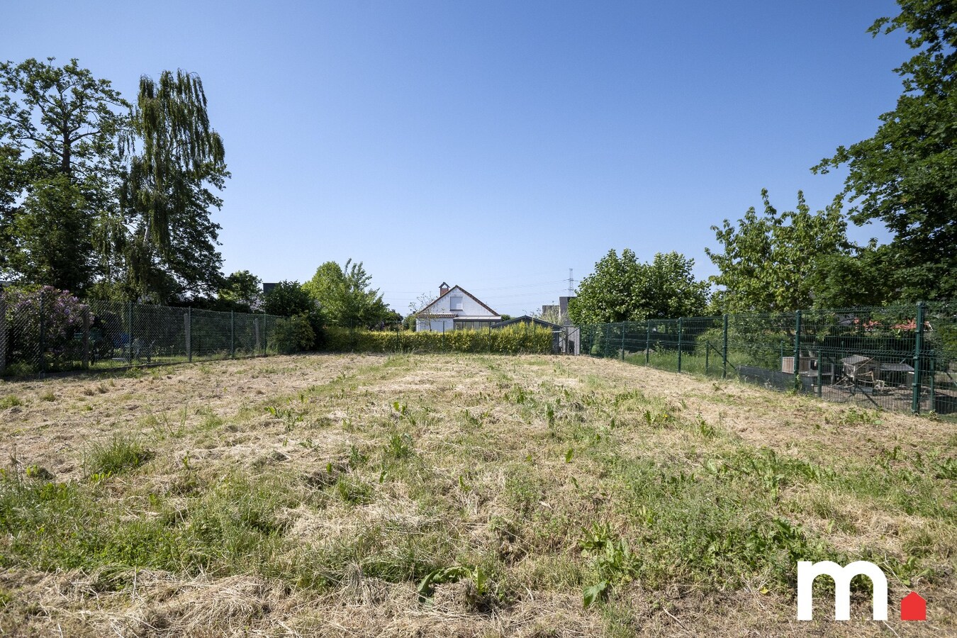 Charmante en ruime woning met grote tuin op 1.218 m² in het gezellige Lendelede met LOODS ! 
