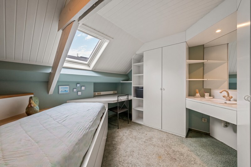 Veelzijdige woning met tuin en uitweg in Eernegem 