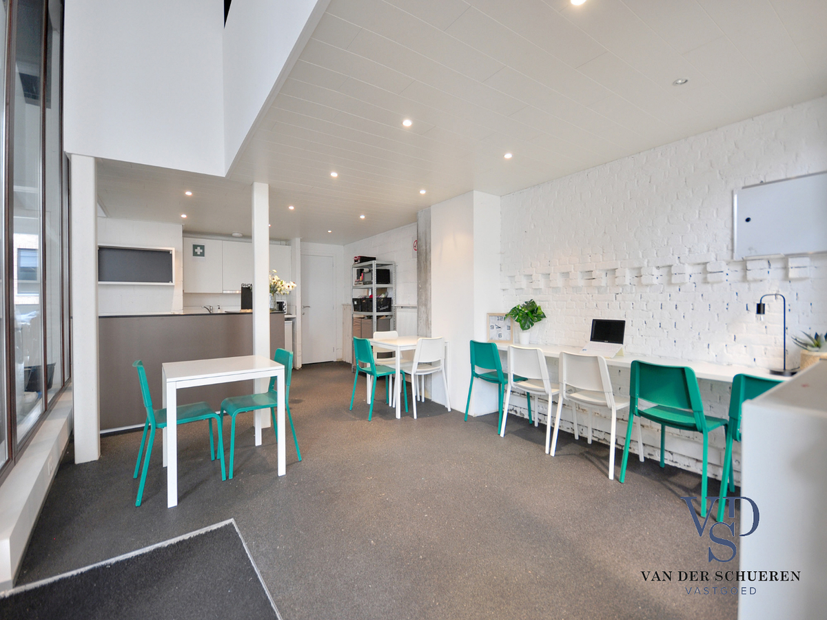 Eigentijdse loft voor wonen en werken. Opportuniteit als investeringspand ! 