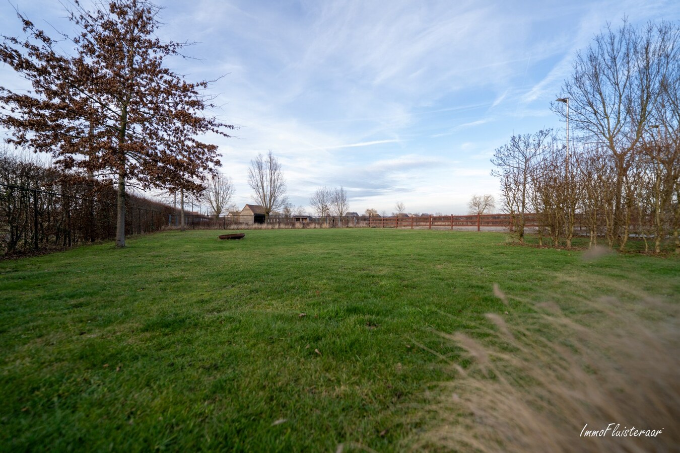 Karakteristieke villa met paardenaccommodatie op ca. 9.680 m2 te Tisselt (Willebroek) 