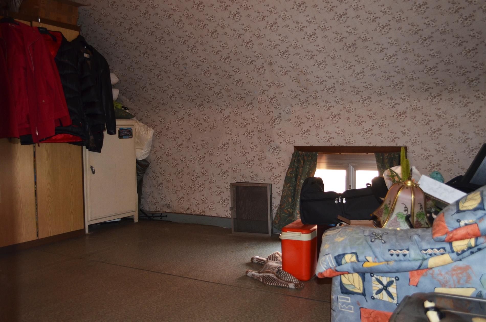 Te renoveren rijwoning met  garage en uitweg  nabij centrum Eeklo 