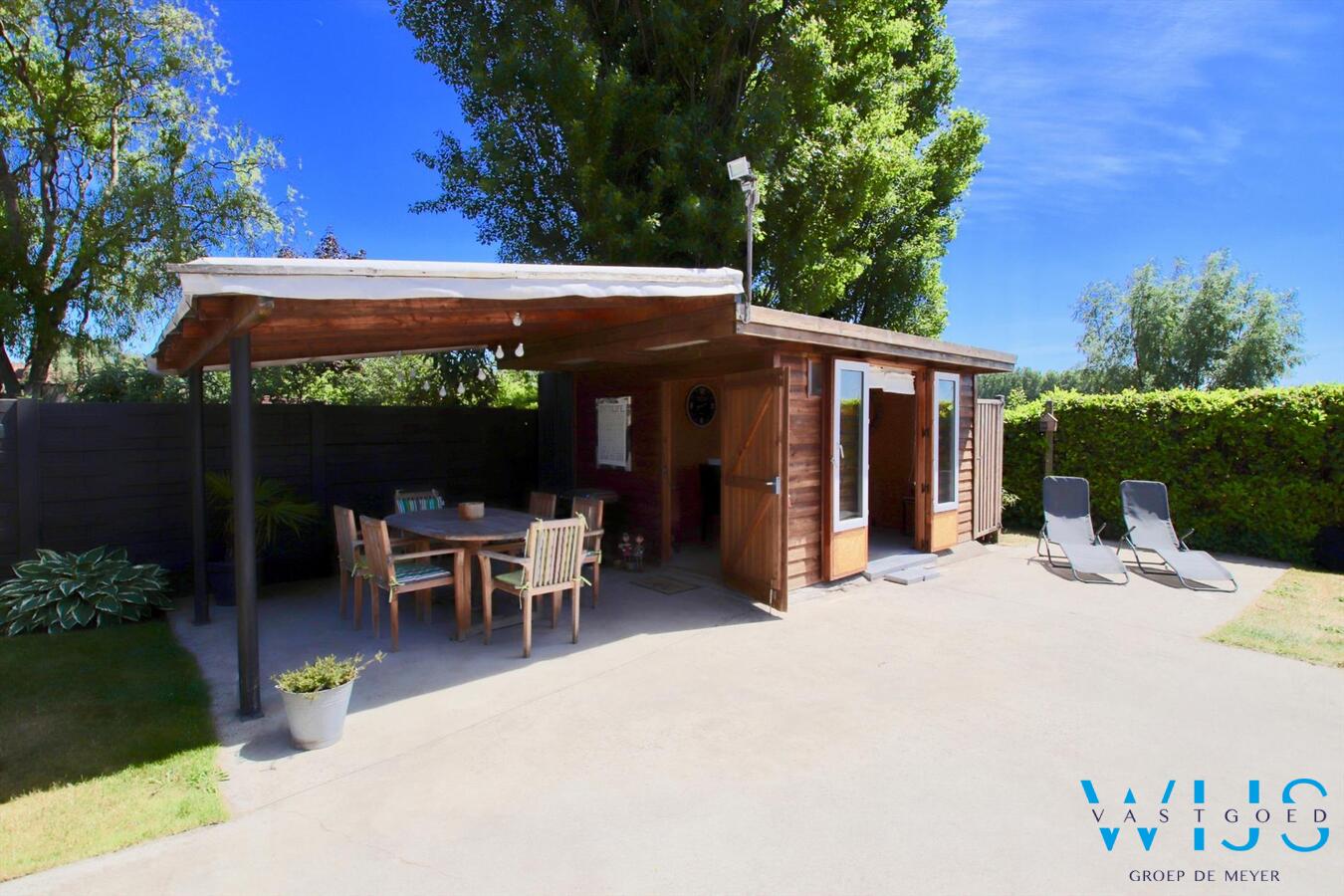 Piekfijn onderhouden en gerenoveerde bungalow te Zelzate! 