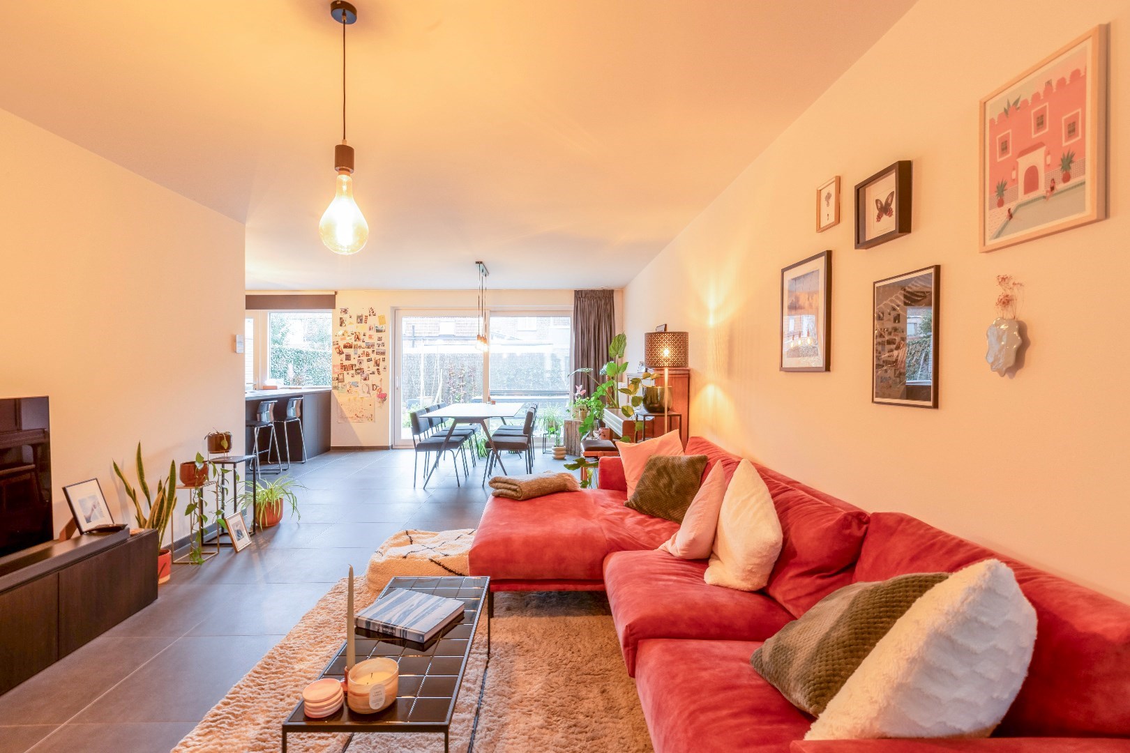 Instapklare  energiezuinige woning met tuin en parking 