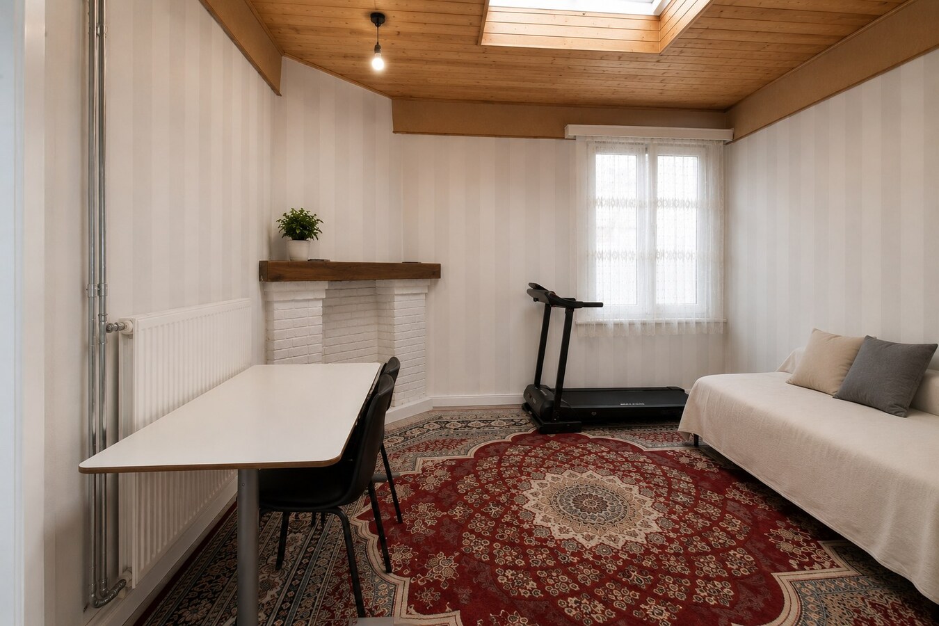 Te koop: uitzonderlijk ruime woning op centrale ligging met 6 slaapkamers, 3 badkamers én stadstuin! 