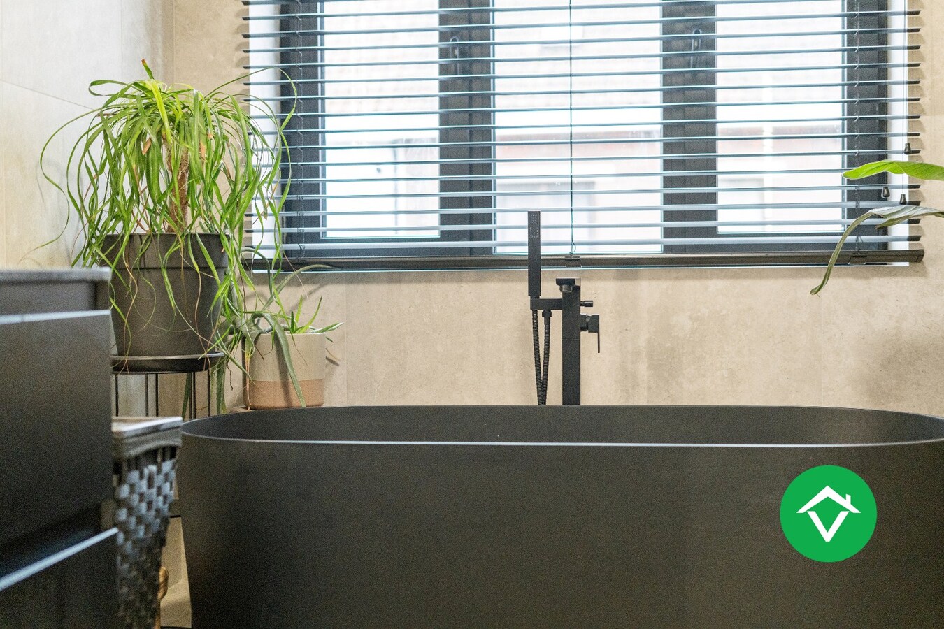 Hoog gerenoveerde woning met tuin en 4 slaapkamers te Roeselare 