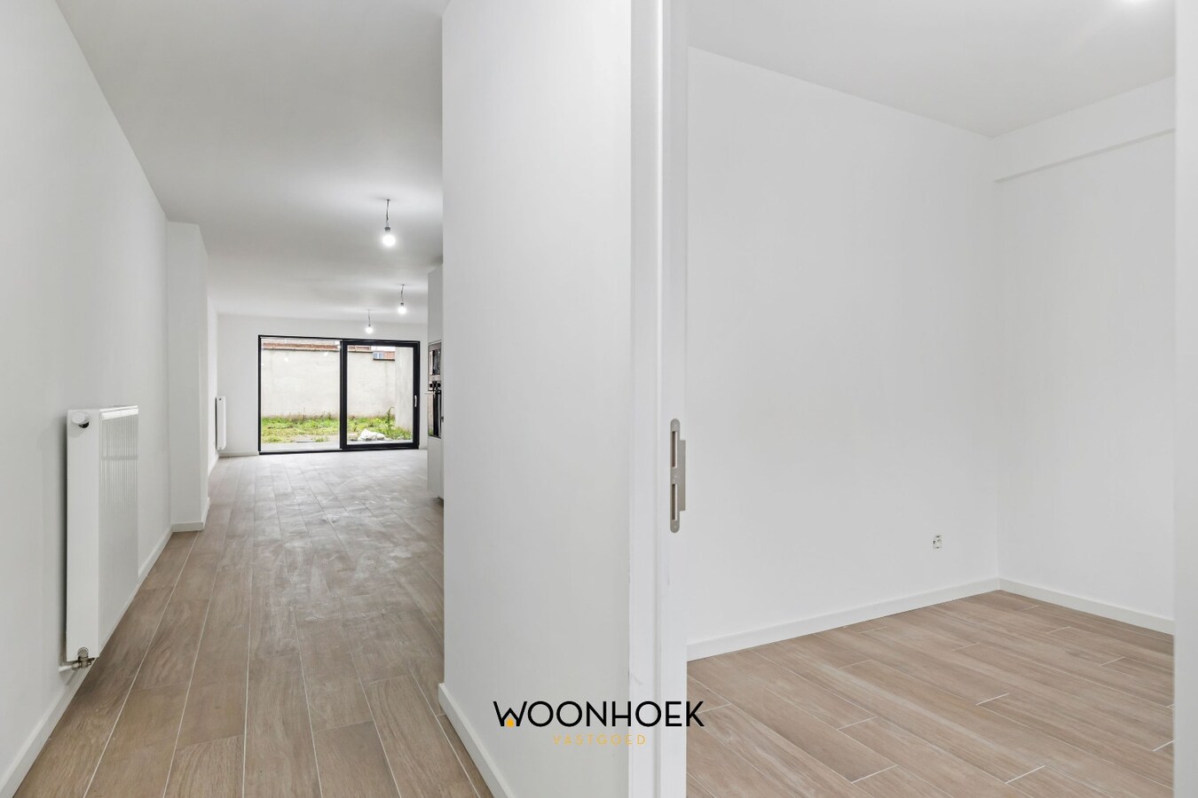 Gerenoveerde, 6-slpk woning, zonnige tuin en 2 bdkms te Sint-Niklaas! 