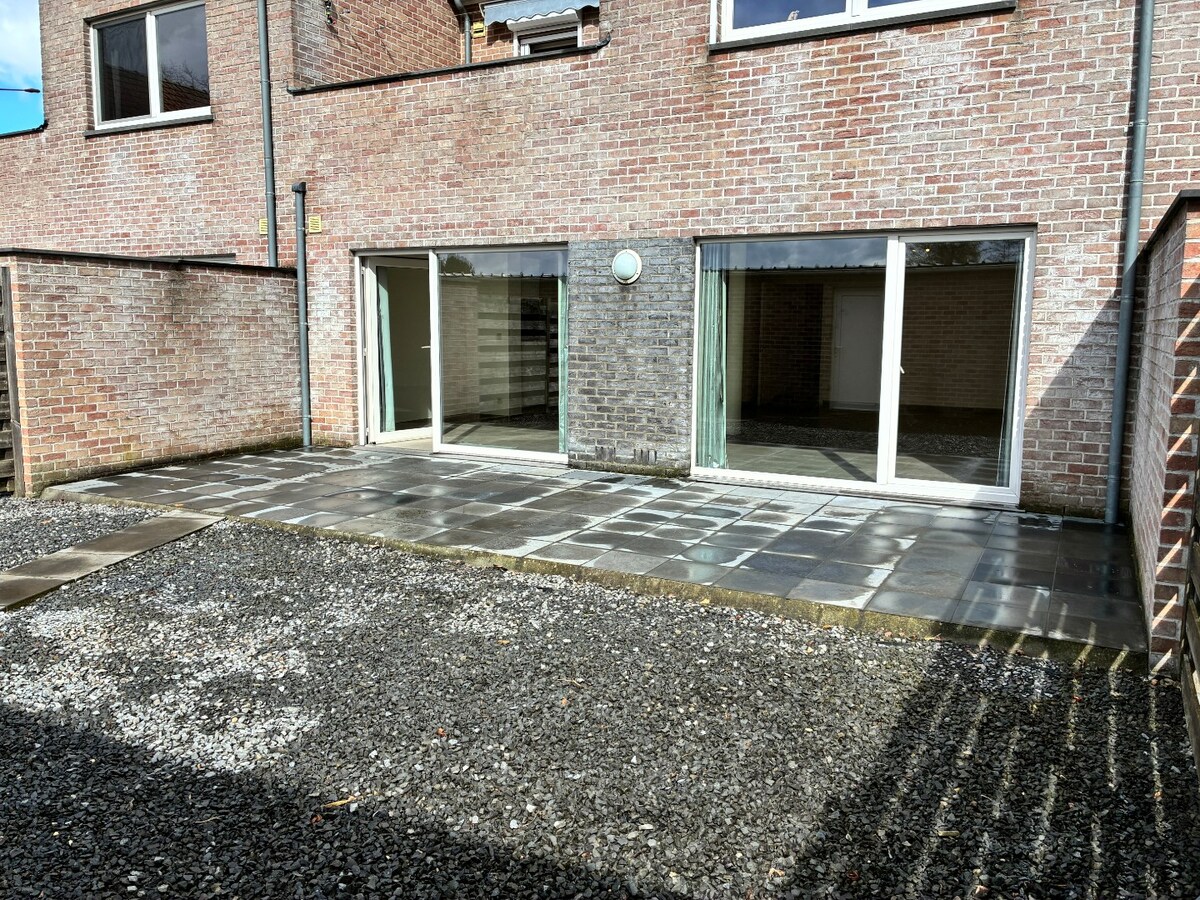 Gelijkvloers appartement mét ruim terras en garage 