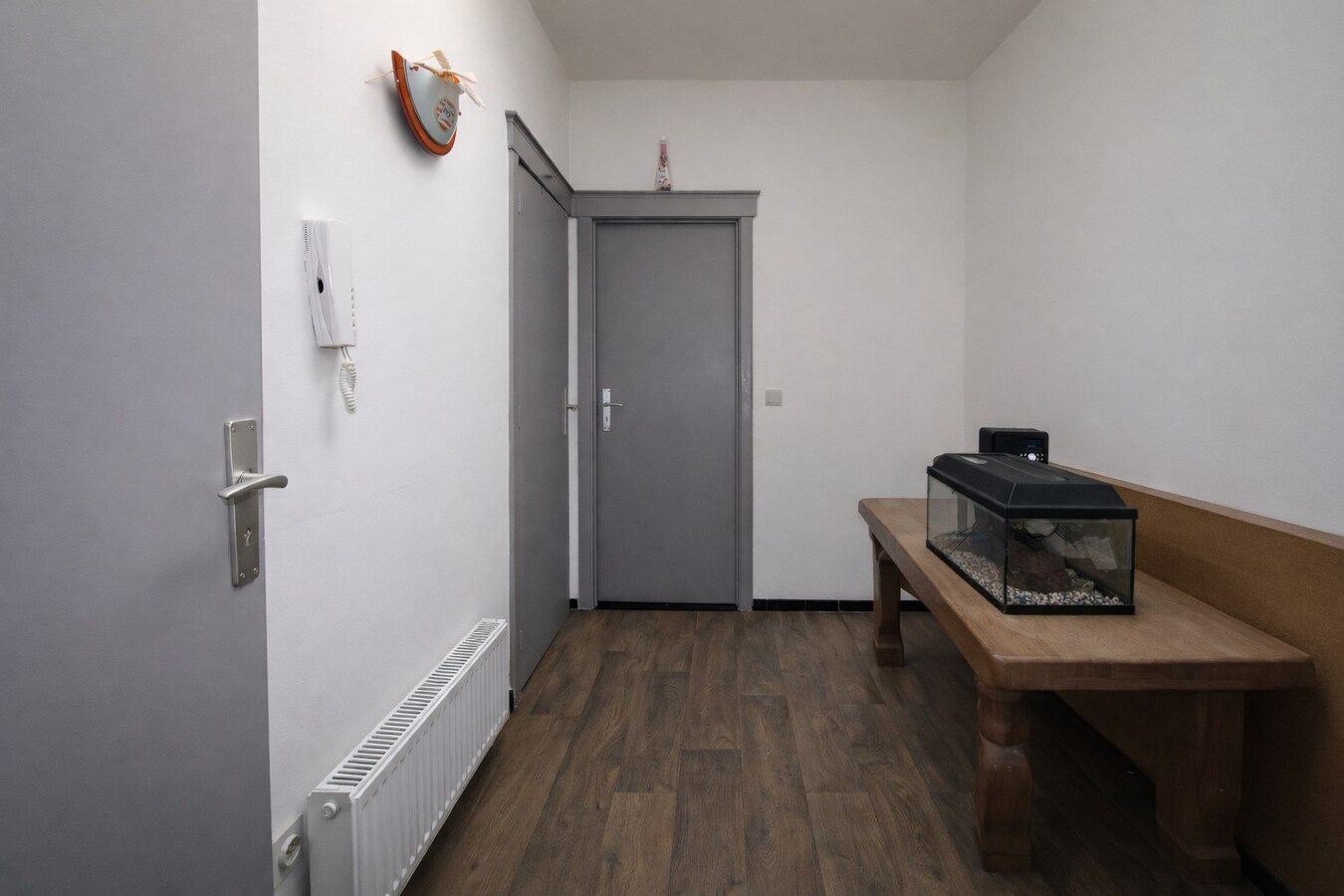 Te koop in Sint-Niklaas: uitzonderlijk handelshuis met woonst en duplex appartement, met optionele garageboxen en sterk opbrengstpotentieel 