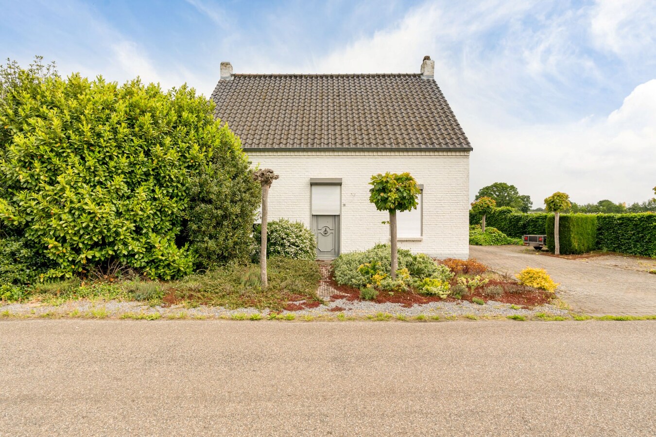 Ruime, zeer rustig gelegen woning op een perceel 29a90ca te Molenbeersel - een deelgemeente van Kinrooi! 
