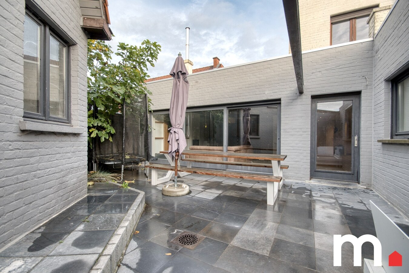 Instapklare woning met Loods van 170m² met uitweg te Zwevegem met 324 m² bewoonbare oppervlakte ! 