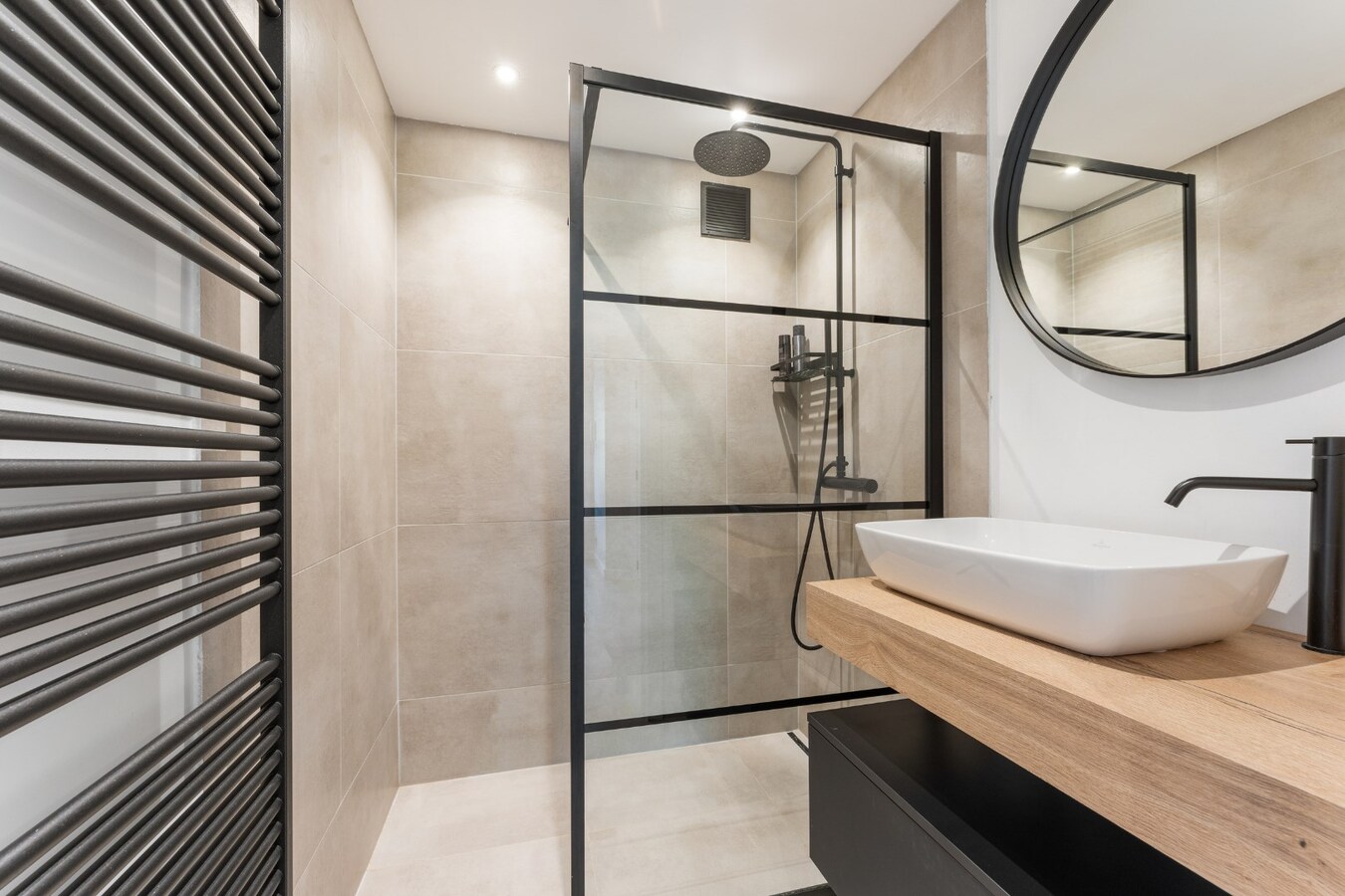 Gerenoveerd hoekappartement met prachtige zichten te Heist 