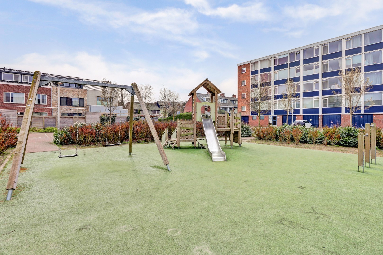 Energiezuinig (A++) en instapklaar 6-kamer gezinswoning met luxe keuken, vijf slaapkamers en zonnige tuin op het zuidoosten 