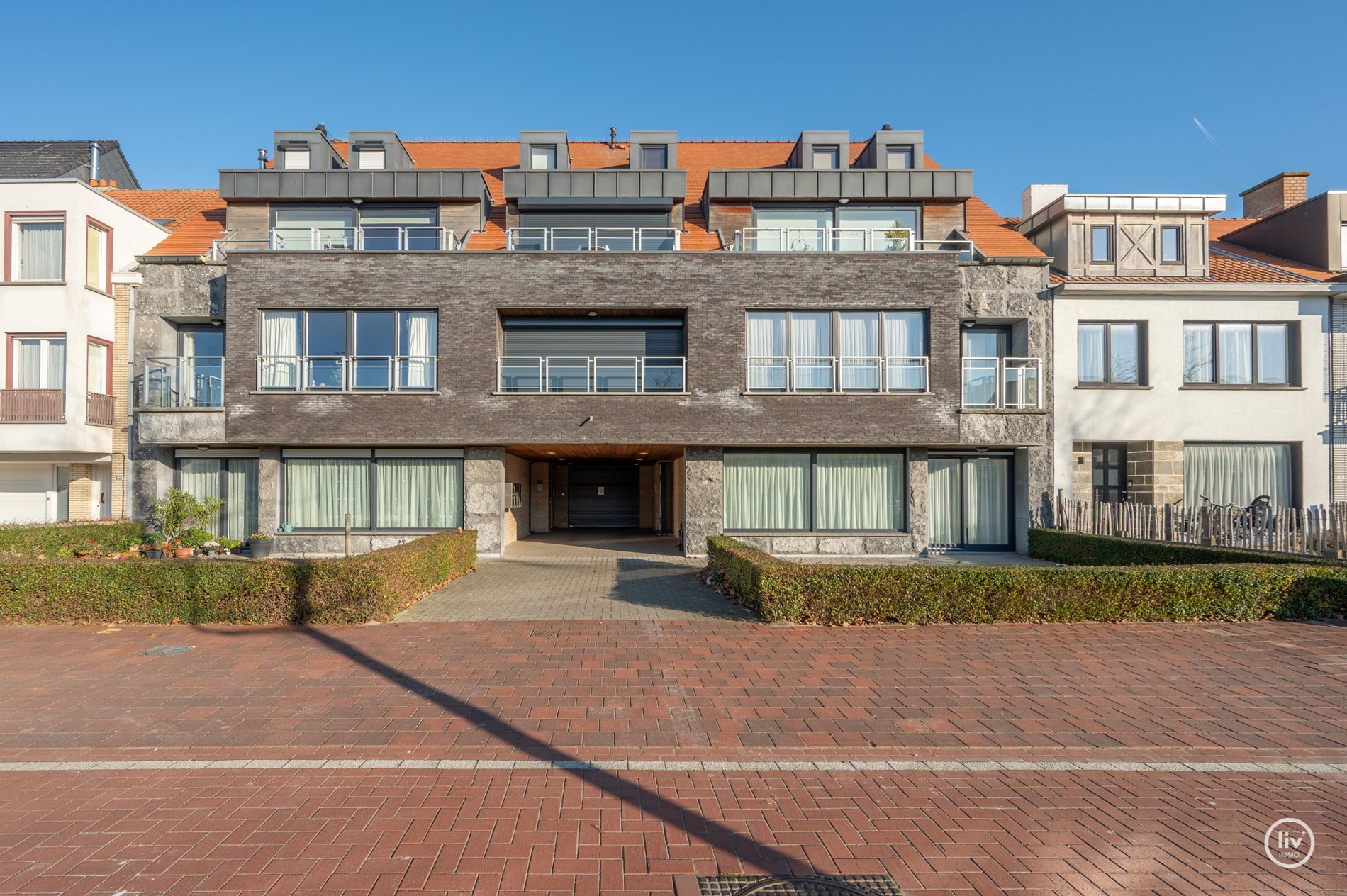 Centraal gelegen 2 slaapkamer appartement met ruime terrassen in een recent gebouwde residentie (met mog. tot aankoop van inpandige garage) 