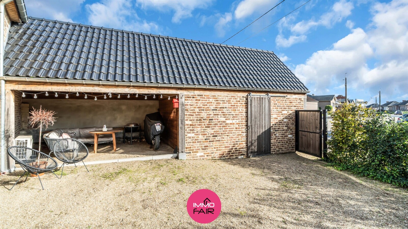Karaktervolle, gerenoveerde woning met authentieke gevel en 3 slaapkamers in Gellik 