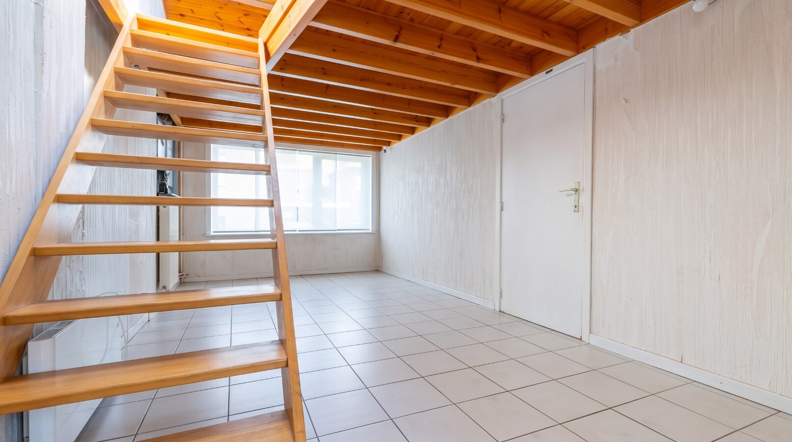 3 façades rénovée avec jardin, double garage, parking 2voit., COUP DE COEUR !! 