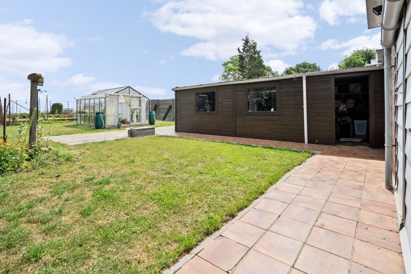 Goed onderhouden gelijkvloerswoning op ruim perceel van 700m² 