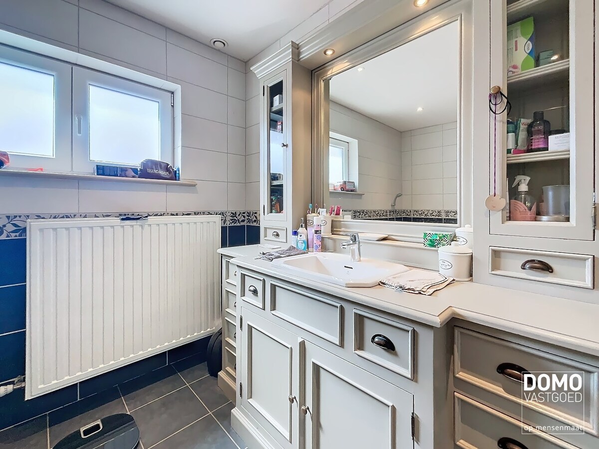 RUIME WONING MET 3 SLAAPKAMERS, TUIN EN RUIME PARKING IN SPALBEEK 