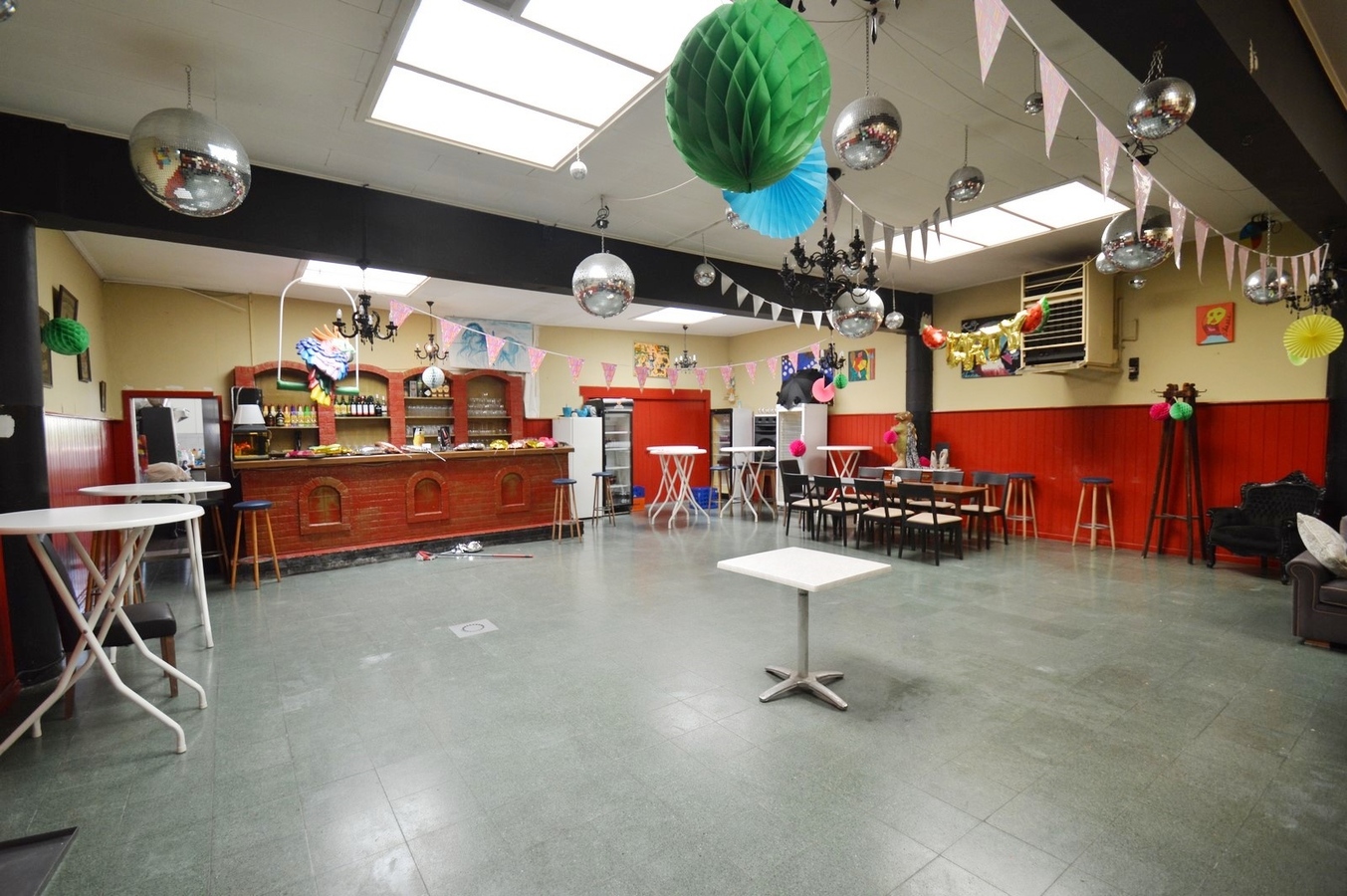 Investeringsopportuniteit: café met feestzaal - Westkapelle 