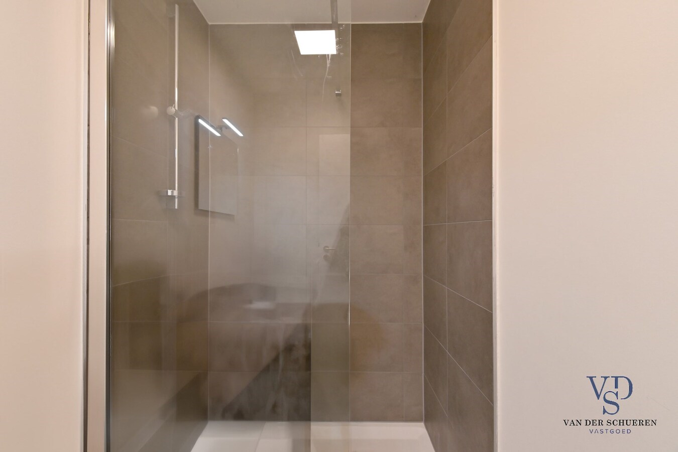 Unieke woning mét tuin in Eke. 