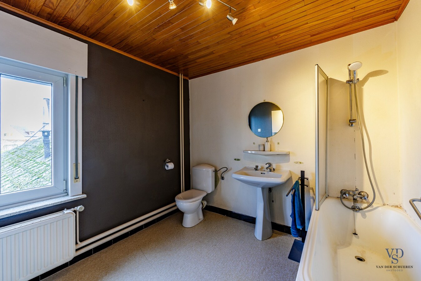 Ruime, deels gerenoveerde Half Open Bebouwing 