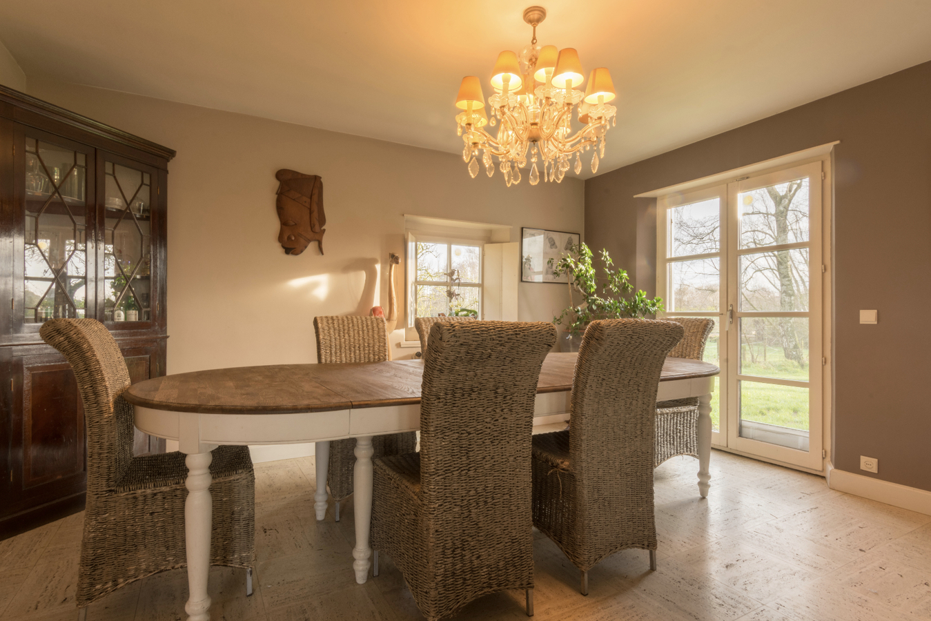 Idyllisch gelegen hoeve-villa met schuur 