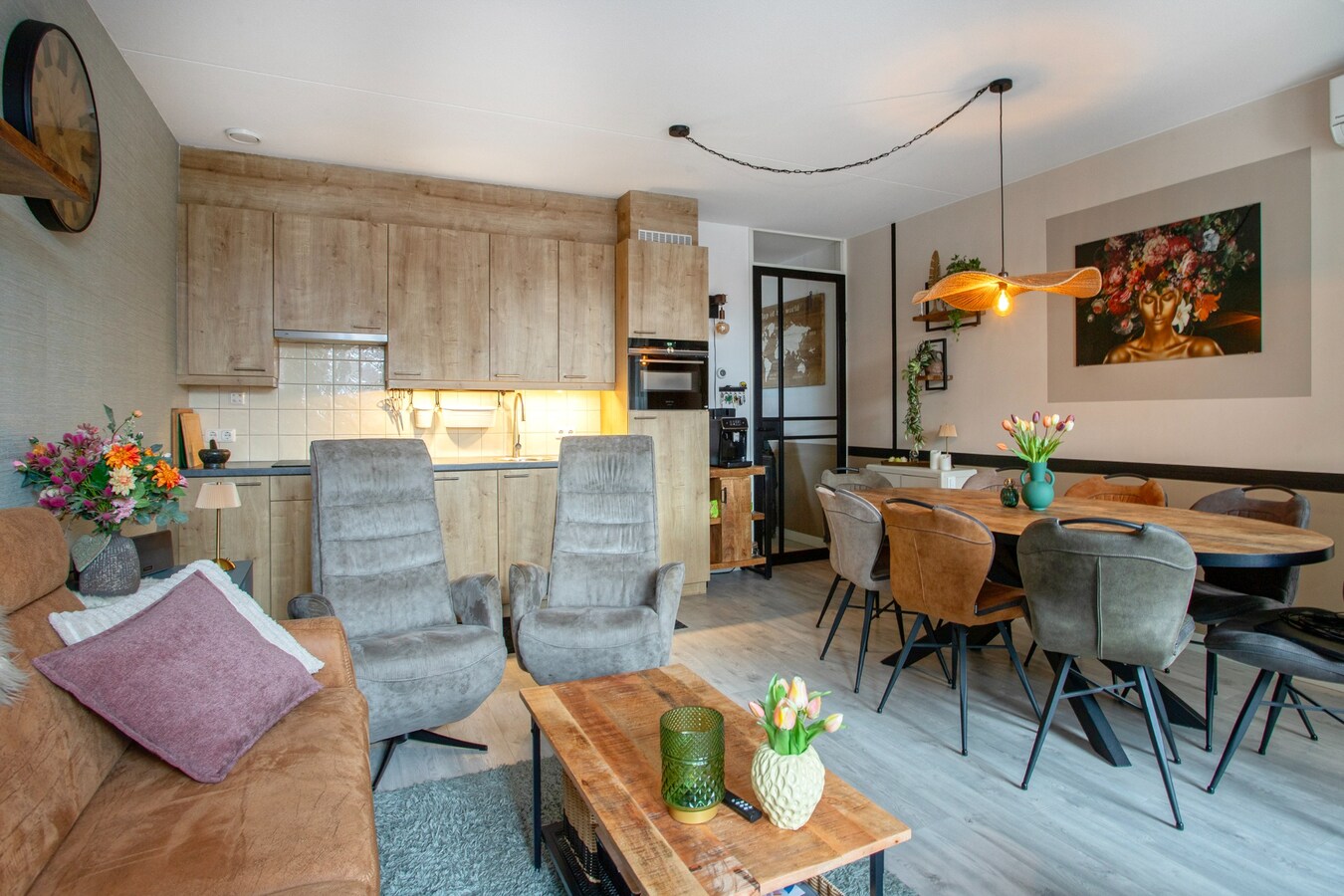 Instapklaar en modern appartement met erfpacht in hartje Bladel – mét eigen parkeerplaats en berging! 