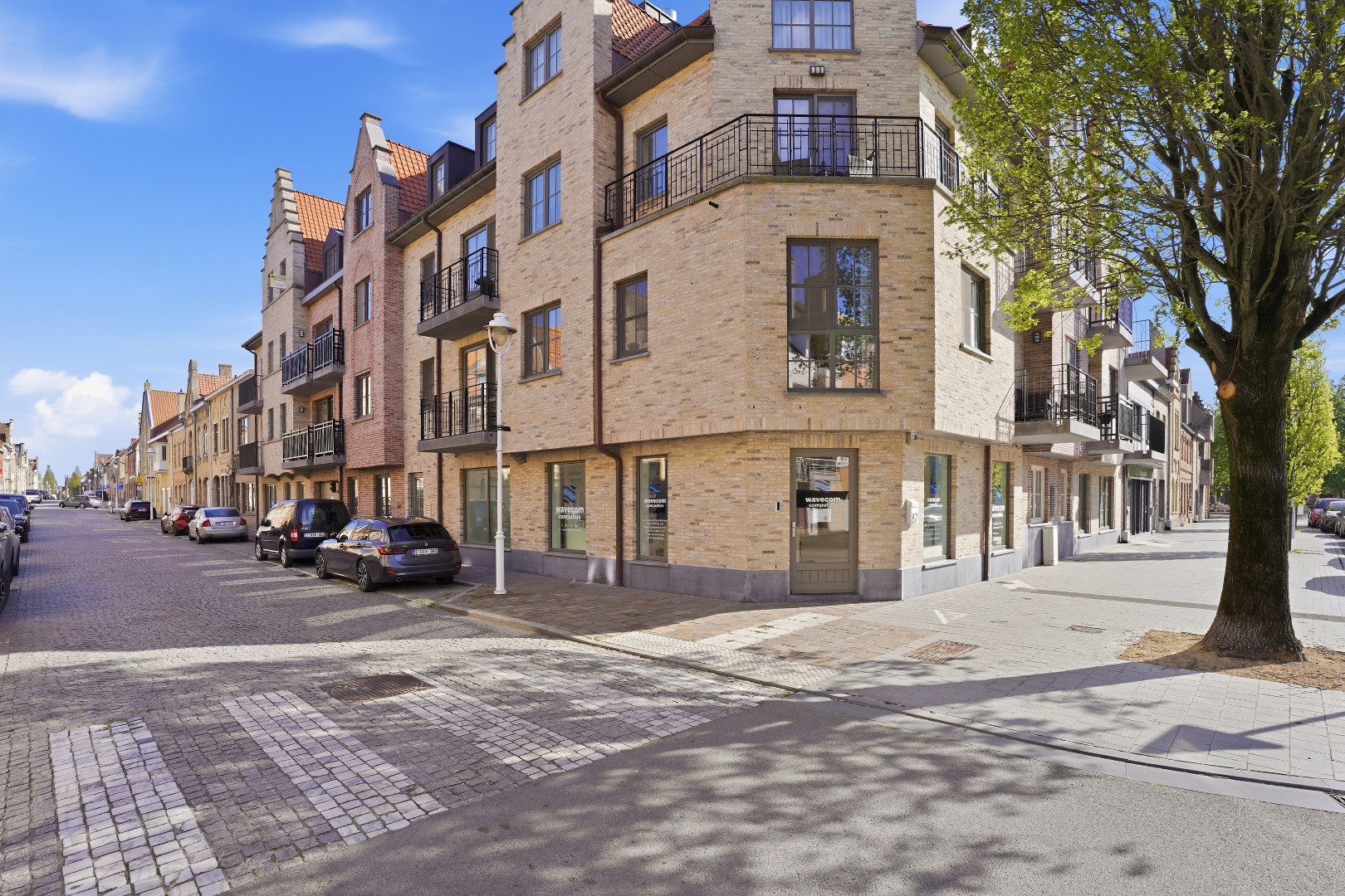 Instapklaar en hoogwaardig handelspand (122 m²) op topligging in Nieuwpoort Stad 