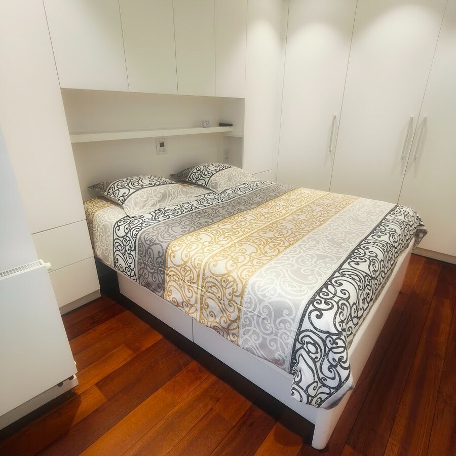 Instapklaar bemeubeld hoekappartement met 2 slaapkamers te koop in Oostende 