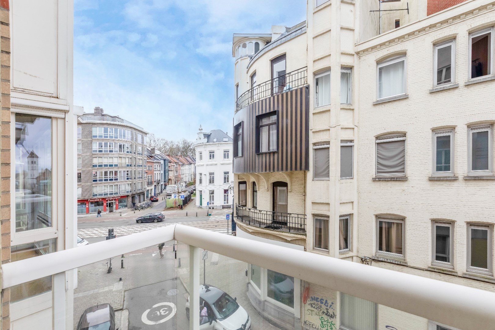 Gunstig gelegen  2-slp. app. met terrassen en garage nabij Gent Sint-Pieters 