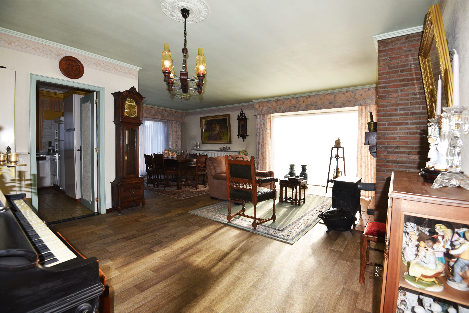 Te renoveren HoB met 3 slpks, tuin met zicht op weilanden te Adegem 