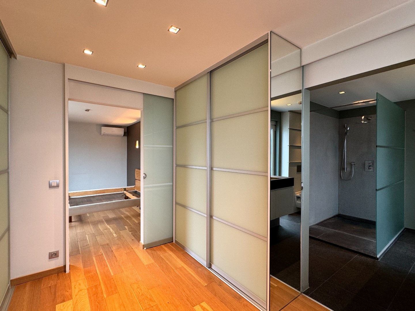 Stijlvolle villa op 909 m² met garage en afgesloten tuin 