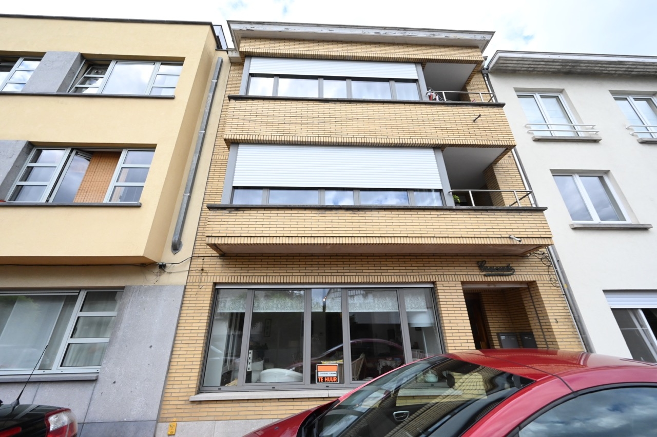 ONGEMEUBELD - Gelijkvloers-appartement met tuin op wandelafstand van de Lippenslaan. 
