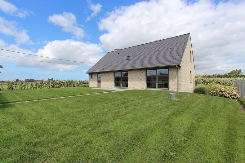 Alleenstaande woning met 4 slaapkamers te Diksmuide 