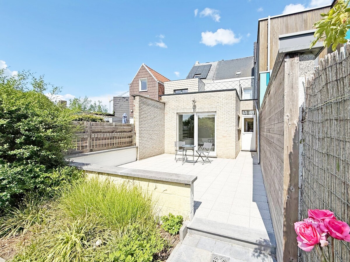 Ruime, instapklare woning met tuin te centrum Zottegem 