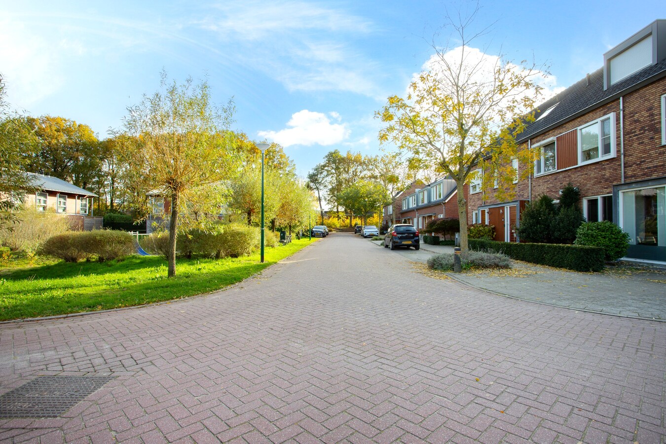 Zeer ruime hoekwoning met volop leefruimte en groen uitzicht in kindvriendelijke wijk! 