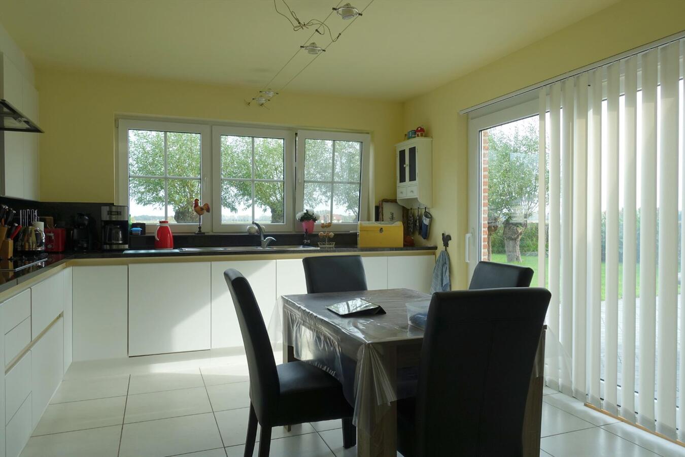 Instapklaar rustig gelegen landhuis met zicht op velden 